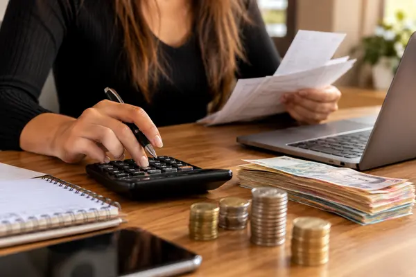 Empréstimo HSBC: quanto você pagaria por mês? Simulação com comissão incluída